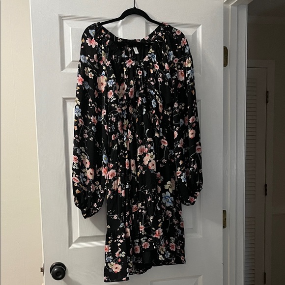 Dokotoo Dresses & Skirts - Elegant Floral Long Sleeve Dress